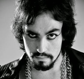 Johnny Hooker faz show no Dragão do Mar