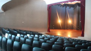 Teatro Carlos Câmara oferece espaço para ensaios e lançará nova convocatória para apresentações  artísticas