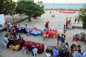 Feira de Artes  reúne trabalhos de vários artistas no Estoril