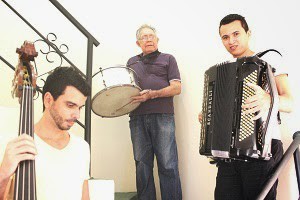Trio Herluno estreia no Teatro Carlos Câmara