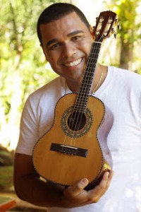 [MG] Marcelo Toddinho anima almoço de Dia das Mães no Quintal da Dê