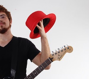 Caike Falcão e banda A.R.S se apresentam no Sesc
