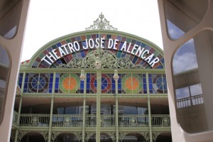 Theatro José de Alencar comemora 105 anos com programação especial