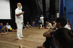 Teatro Antonieta Noronha recebe apresentação final da turma da Oficina Garimpo de Talentos
