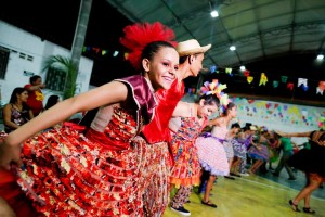 Vidança realiza apresentação de quadrilha infantil junina