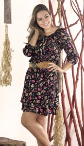 Troca do xadrez pelo floral destaca o look do São João