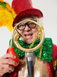 “Chacrinha, o Musical” chega ao Ceará para apresentações no Teatro RioMar Fortaleza