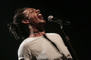 Liniker lotou o Cineteatro São Luiz na  comemoração de 15 anos da Feira da Música