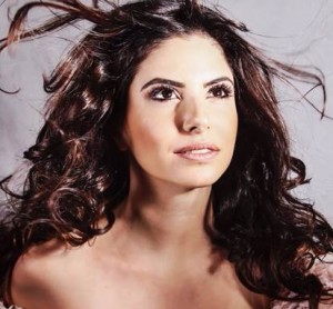 [RJ] Roberta Spindel faz show de lançamento do seu primeiro single autoral e clipe “Fina Flor” no Teatro Rival Petrobrás