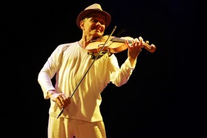 Antonio Nóbrega na abertura da Bienal Internacional de Dança do Ceará/De Par Em Par, em Fortaleza