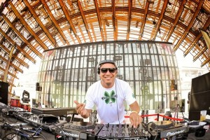 Festa sunset de música eletrônica agita Guarderia