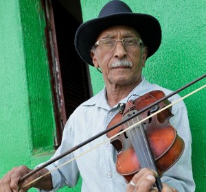 Festival Rabecas da Tradição tem nova apresentação no Cineteatro São Luiz, com Luiz Adão e Antonio Lourenço, de Quiterianópolis