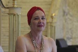 Inês Mapurunga lança o livro “Maracatus, Afoxés, Corações, Rezas e Outros Batuques”, em espetáculo no Cineteatro São Luiz