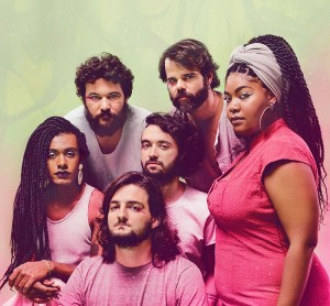 Liniker e os Caramelows se apresentam em Fortaleza no segundo dia do Bloco Sesc Folia