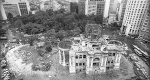 “Crônica da Demolição” tem pré-estreia em São Paulo