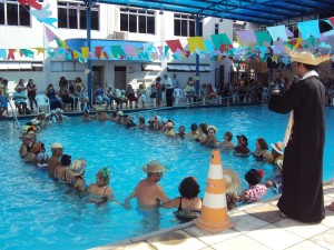 Sesc apresenta Quadrilha Aquática com idosos