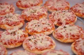 No Dia da Pizza, barbearia oferece pizza grátis aos clientes