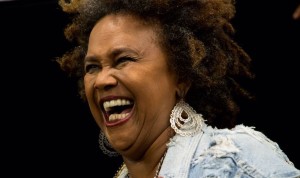 Sandra de Sá faz temporada em São Paulo