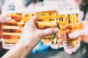 No mês da cerveja nutricionista lista 5 verdades sobre essa bebida e garante que ela pode fazer parte de uma dieta equilibrada
