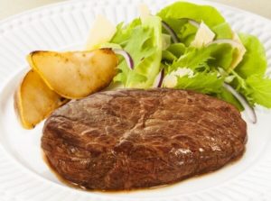 Coxão mole com salada de pera