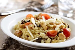 Chef indica: surpreenda no Dia das Mães com risoto de frango e funghi