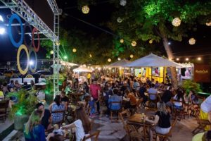 Bar de Fortaleza troca antigos cartões telefônicos por caipirinha