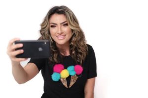 Thayse Teixeira, a “Dona do Cariri”, estreia nos palcos com show em Fortaleza