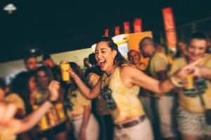 No calor das férias, atrações nacionais animam Fortaleza no Pré-Carnaval do “Meu Bloquinho”