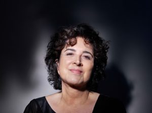 Olivia Hime apresenta Espelho de Maria no no Theatro Net Rio