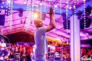 Turnê de despedida do projeto Tardezinha do cantor Thiaguinho chega a Fortaleza