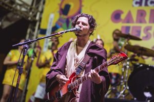 Love Me Tinder: Camaleões Selvagens volta aos palcos em festa temática em Fortaleza