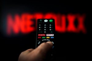 Crescimento de gastos dos brasileiros com streaming chega a quase 14 pontos acima da média global
