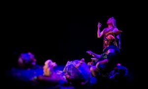 Companhia Candongas transmite espetáculo “Sísifos”