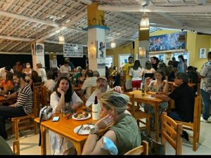Cais Bar foi inaugurado na Praia da Redonda com festival reunindo grandes nomes da música. Confira as canções vencedoras