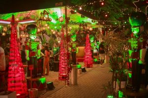 Coca-Cola estreia decoração de Natal “instagramável” em bar curitibano