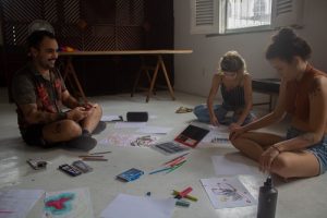 Residência reúne artistas da cidade para desenvolver e compartilhar processos de criação a partir do convívio