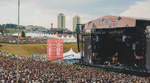 Budweiser traz o Lollapalooza para Fortaleza com transmissão especial e diversas ativações em bares da cidade