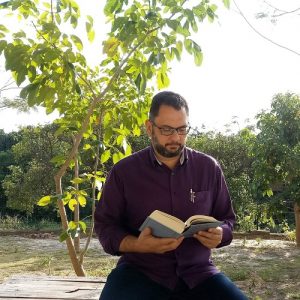 Cavalcante Junior lança o livro “Amargoso” e faz um inventário de vidas  masculinas marcadas pela violência sexual na infância