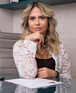 Queridinha dos famosos, Thaís Araújo é referência em Harmonização Facial
