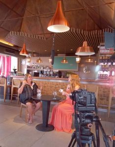 Ian Gomes entrevista Janne Ruth na volta do   “Viver Mais”, na TV Ceará