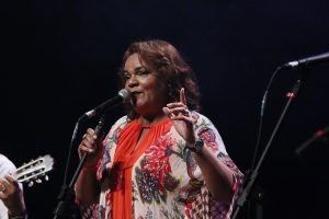 Aparecida Silvino faz show no  “Dentro do Som” do Cineteatro São Luiz