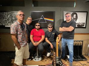 Mica Trio e banda Crazy Diamond são atrações do Cantinho do Frango neste final de semana