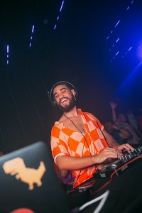 Love me Tinder faz edição pós-carnaval para foliões