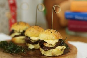 Estudantes da Escola de Gastronomia Social apresentam receitas autorais em conclusão de curso