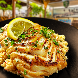 Cantinho do Frango: cardápio com opções de peixes e show de aniversário de Pardal