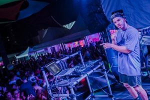 Festa Abduzidah  traz temática intergalática na véspera  de feriado