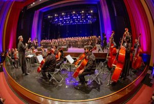Orquestra e Coral do Instituto de Música Jacques Klein apresentam concerto no Theatro José de Alencar