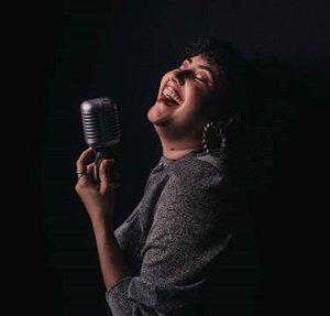 Sexta do Jazz no RioMar Fortaleza recebe a cantora Claudine Albuquerque