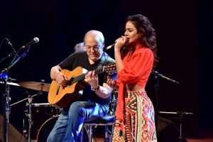Toquinho e Camilla Faustino apresentam o show “A Arte de Viver” no Cineteatro São Luiz