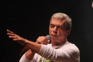 Edmar Gonçalves faz show  no Pinhões Restaurante